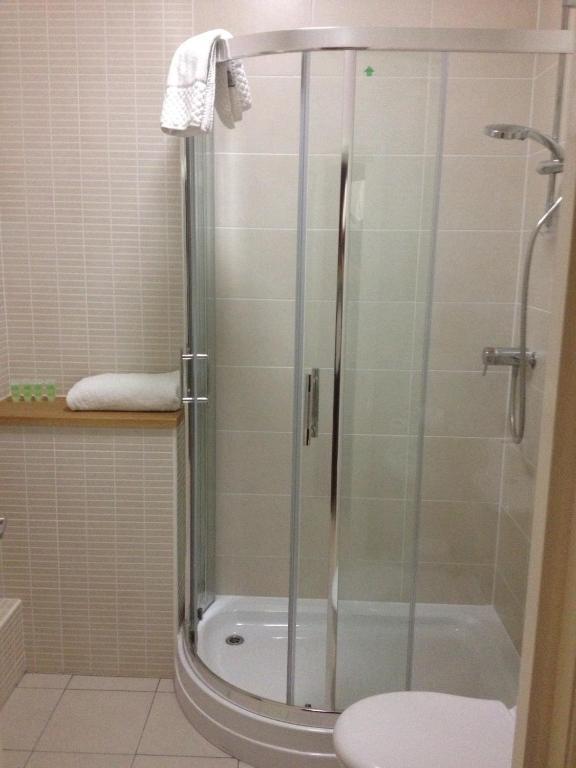 2 Crescent Gardens Guest House Bath Bilik gambar